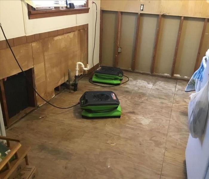 2 air movers strategically placed for optimal drying